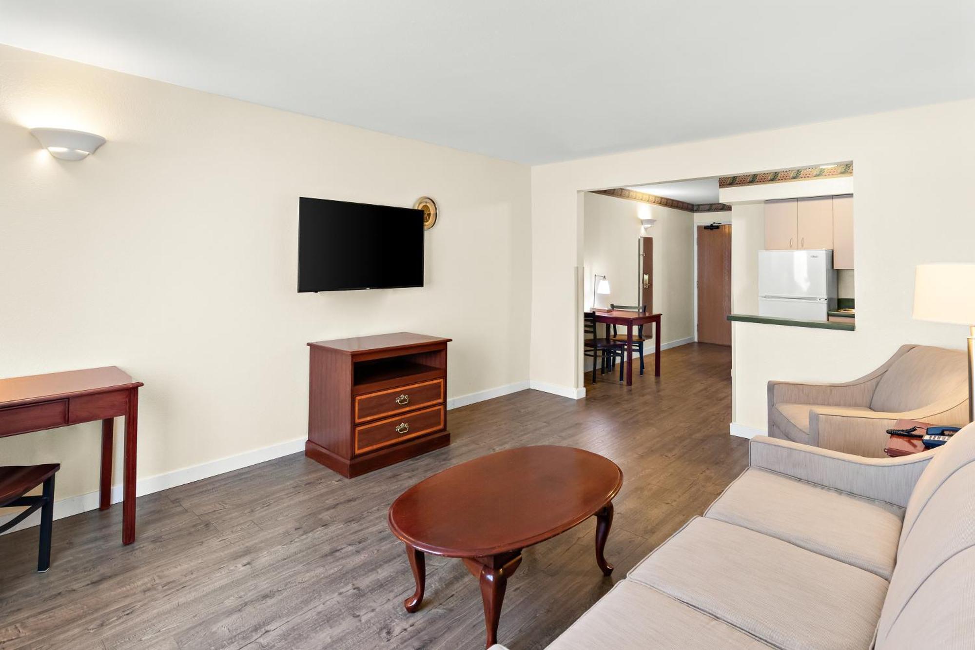 Guesthouse Inn & Suites Kelso/Longview Bagian luar foto