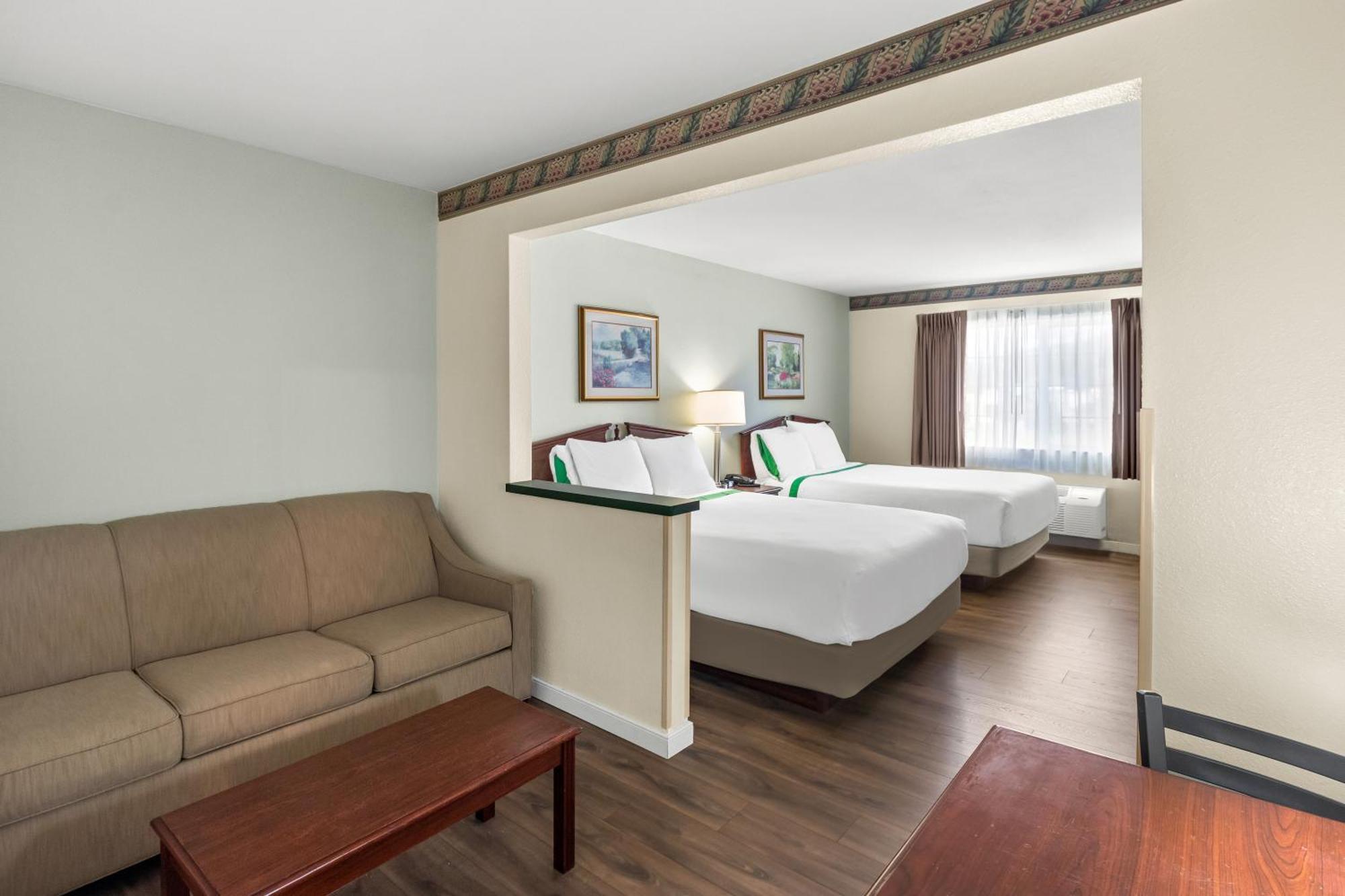 Guesthouse Inn & Suites Kelso/Longview Bagian luar foto