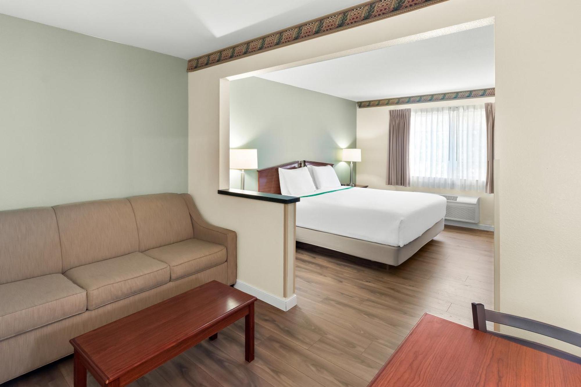 Guesthouse Inn & Suites Kelso/Longview Bagian luar foto