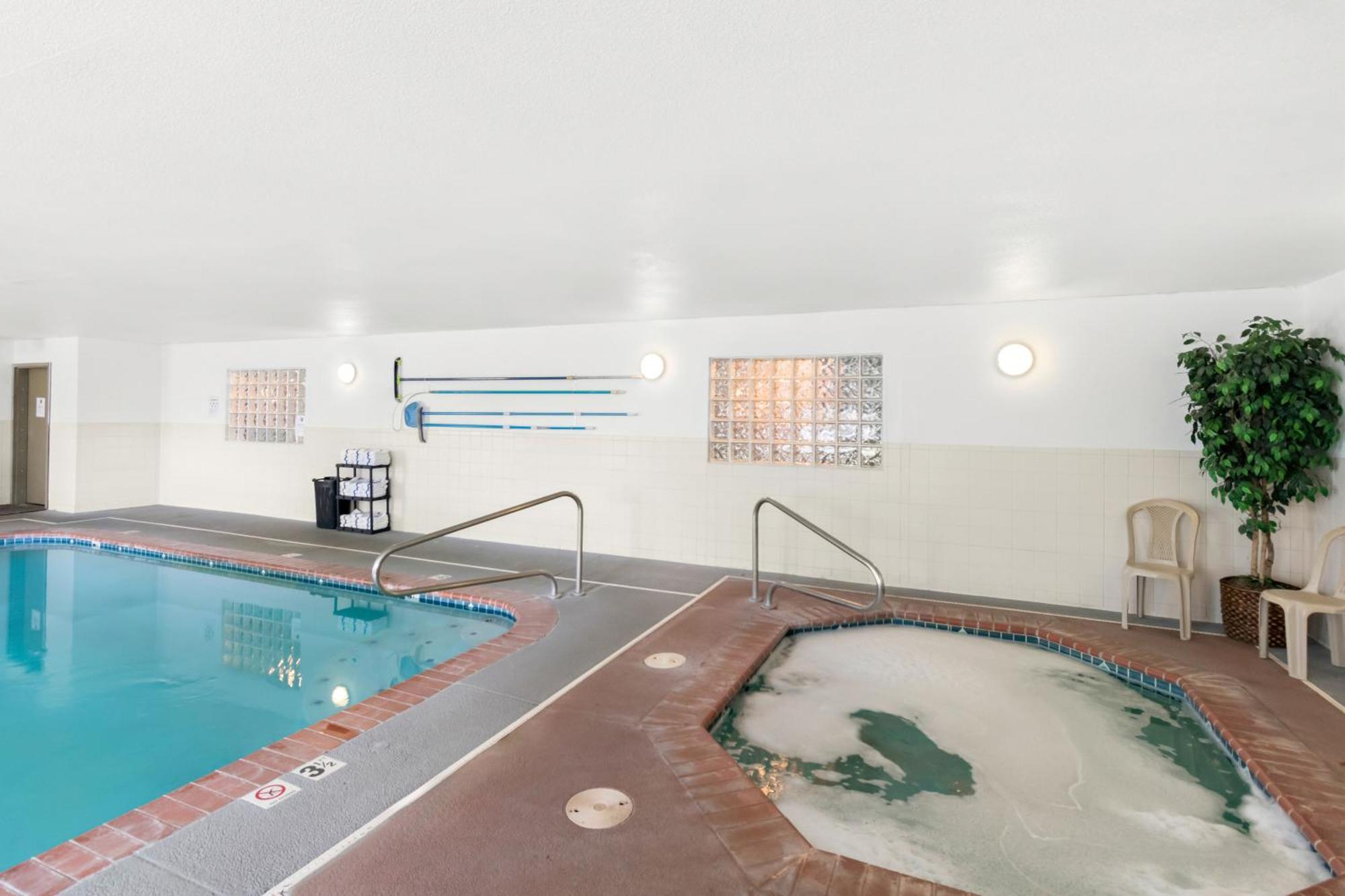 Guesthouse Inn & Suites Kelso/Longview Bagian luar foto
