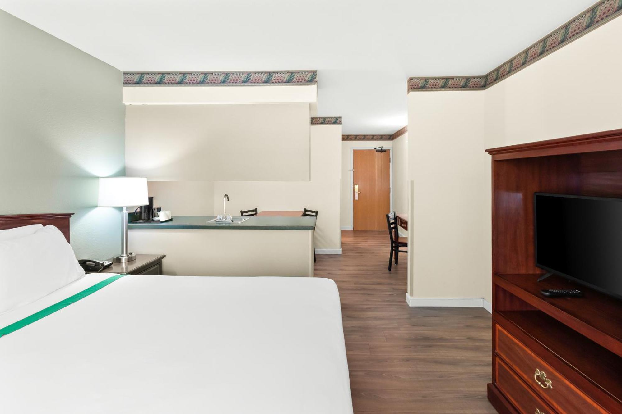 Guesthouse Inn & Suites Kelso/Longview Bagian luar foto
